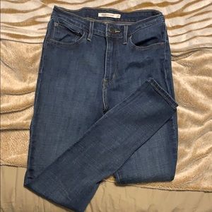Levi - 721 high rise skinny jeans. 28.